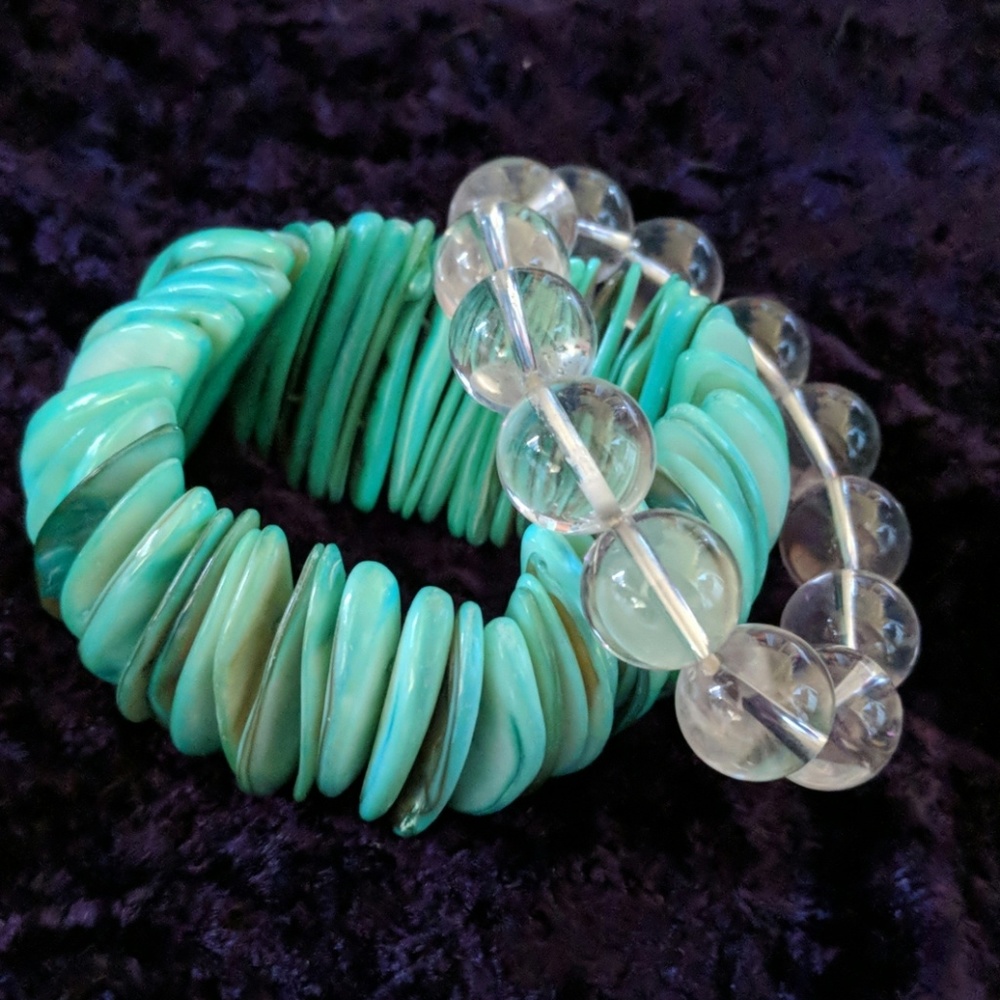 Shell and crystal quartz stretch braclets